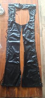 Sexy Wetlook Chaps - Open Kruis, Maat 38/40 (M), Nieuw, Ophalen of Verzenden, Overige thema's