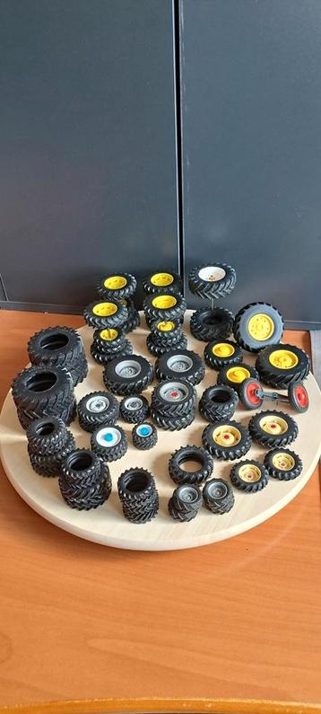 Partij wielen, onderdelen en loop/sloop miniaturen  beschikbaar voor biedingen