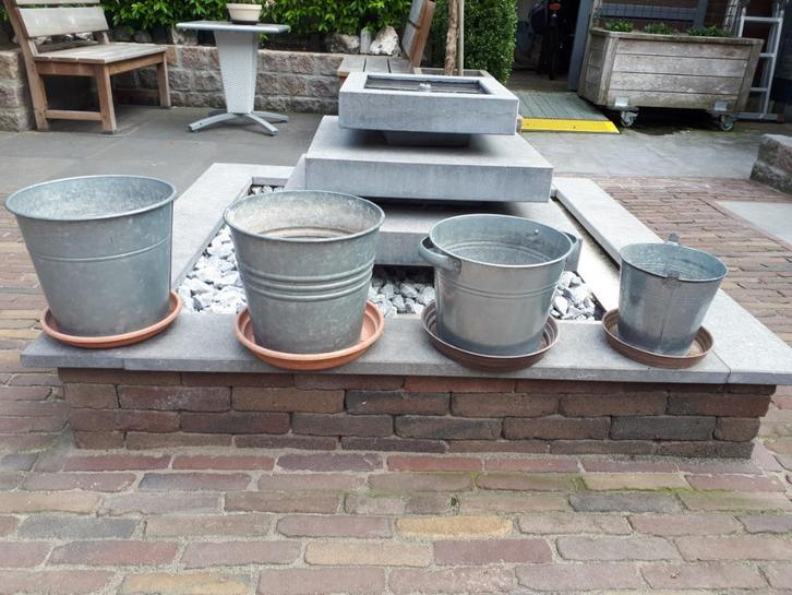 4 zinken bloempotten, overpotten, plantenpotten € 10,-, Tuin en Terras, Bloempotten, Gebruikt, Metaal, Balkon, Tuin, Minder dan 40 cm