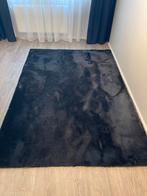 Zwart fluffy vloerkleed 225x160, Huis en Inrichting, Stoffering | Tapijten en Kleden, Ophalen, Gebruikt, Zwart, Rechthoekig