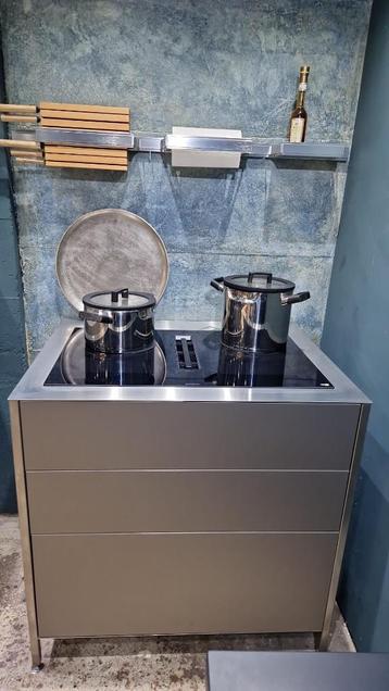 RVS meubel met Siemens kookplaat met afzuiging beschikbaar voor biedingen