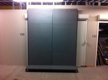 Tegometall wandstelling voor in winkel / showroom 400cm beschikbaar voor biedingen