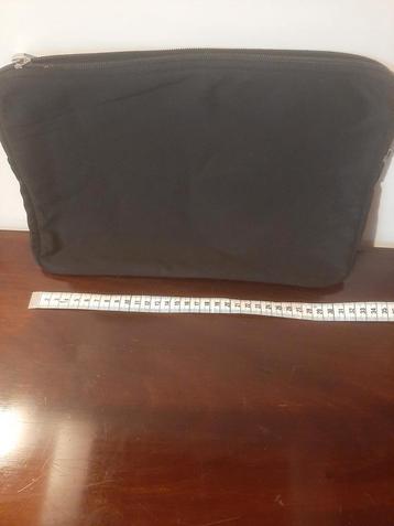 Zwarte hoes voor iPad of Chromebook beschikbaar voor biedingen