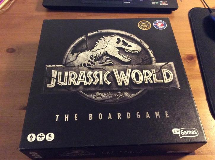 Jurassic World: The Boardgame, Bordspel van JustGames, Hobby en Vrije tijd, Gezelschapsspellen | Bordspellen, Drie of vier spelers
