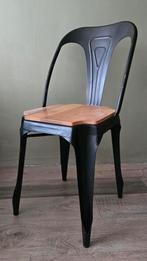 Zwarte metalen stoel met houten zitting, Ophalen, Gebruikt, Bruin, Eén