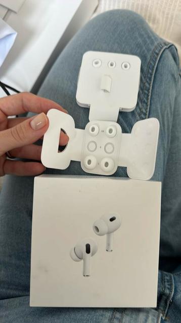 AirPods Pro Original Box + Cable + XS/L EarTips(Partial Set) beschikbaar voor biedingen