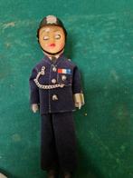 pop londen bobby vintage, jaren 70, Verzamelen, Poppen, Ophalen of Verzenden, 'T Olde Gre-j, Info@toldegrej.nl, Endepoelstraat 20f Didam