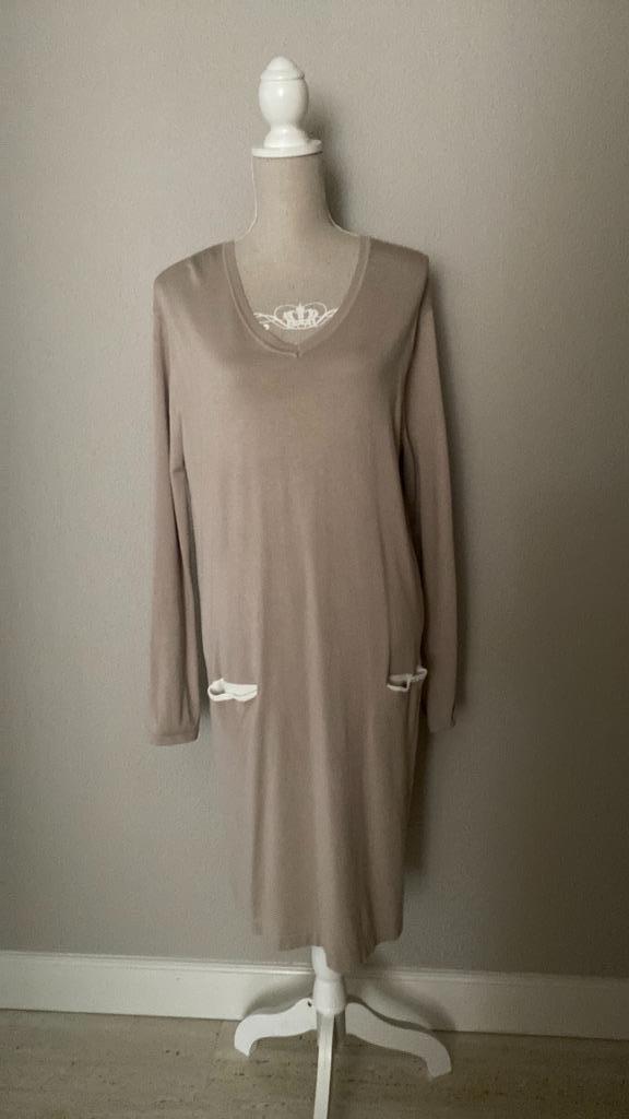 Jurk lang Beige Maat 42 Merk REBELZ, Kleding | Dames, Jurken, Zo goed als nieuw, Maat 42/44 (L), Beige, Onder de knie, Ophalen