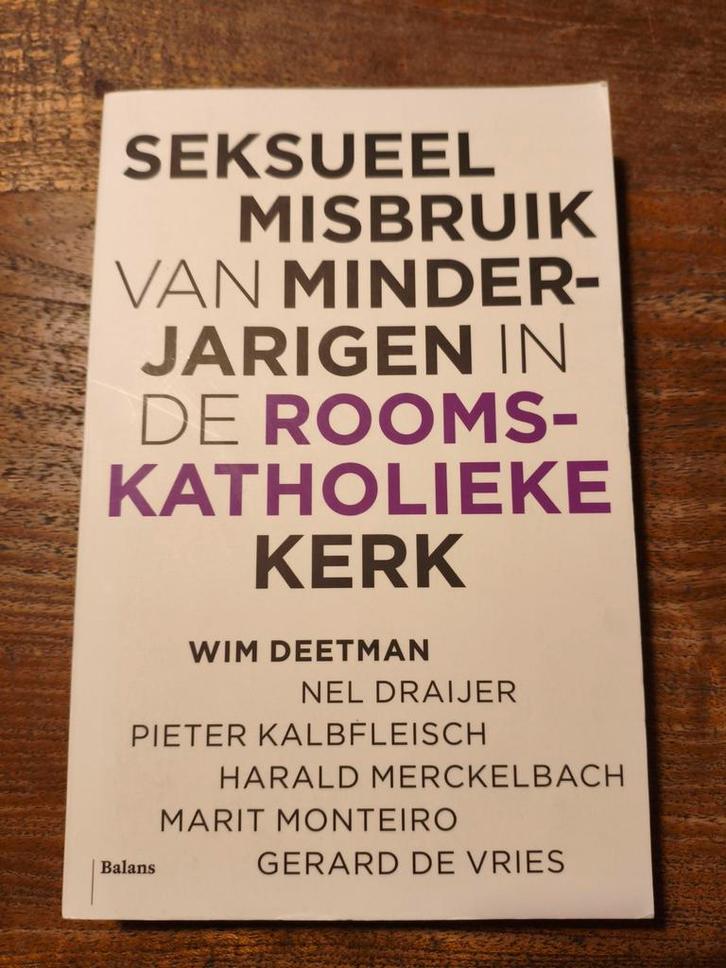 Seksueel misbruik van minderjarigen in de RK kerk, Boeken, Politiek en Maatschappij, Zo goed als nieuw, Nederland, Ophalen of Verzenden