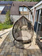Montreal hang-ei Wicker taupe hangstoel, Tuin en Terras, Met standaard, Binnen, Gebruikt, Eenpersoons