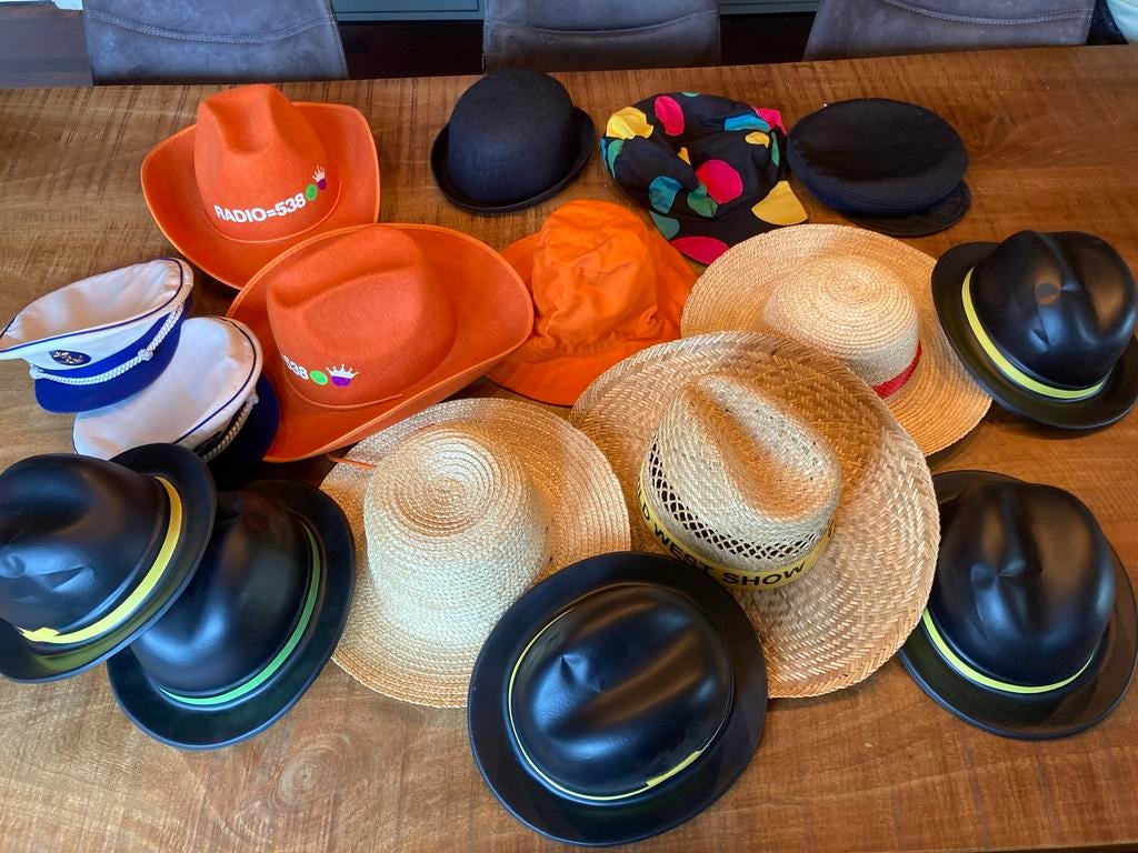 16x feest Hoeden en Petten Collectie, Carnaval, Overige maten, Ophalen of Verzenden, Accessoires