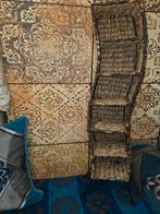 Mooie vintage rotan vakkenkast met metalen pootjes, Ophalen of Verzenden