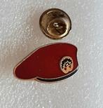 Pin, militaire baret., Verzamelen, Speldjes, Pins en Buttons, Verzenden, Gebruikt, Overige onderwerpen