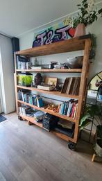 Robuuste boekenkast van oude kaasplanken, Ophalen of Verzenden, 25 tot 50 cm, 150 tot 200 cm