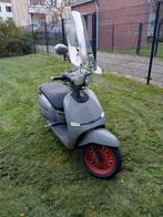 BTC CRUISE scooter rijd goed start electrische alles werkt, Fietsen en Brommers, Ophalen of Verzenden, Zo goed als nieuw, Overige typen