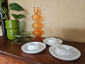 3 witte eierdopjes kunststof  beschikbaar voor biedingen