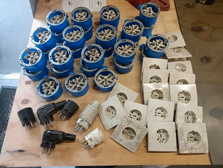 Perilex Stopcontacten Set - Inbouwdoos, Dekplaat & Stekkers, Doe-het-zelf en Verbouw, Elektra en Kabels, Gebruikt, Stopcontact