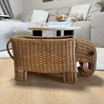 Vintage Italiaanse rotan olifant tijdschriftenhouder, Gebruikt, Mand, Ophalen of Verzenden, Riet