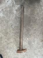 Moker hamer met lange houten steel, Ophalen, Gebruikt