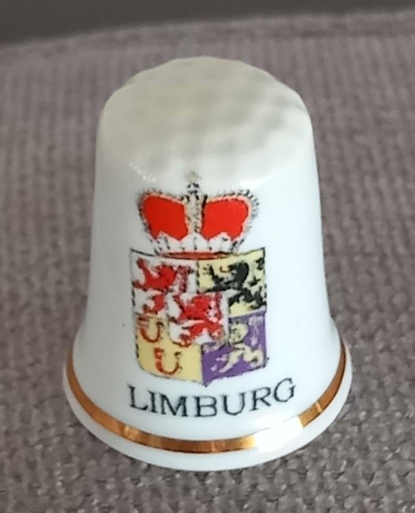 Vingerhoedje Limburg, Ophalen of Verzenden, Zo goed als nieuw, Porselein, Nederland