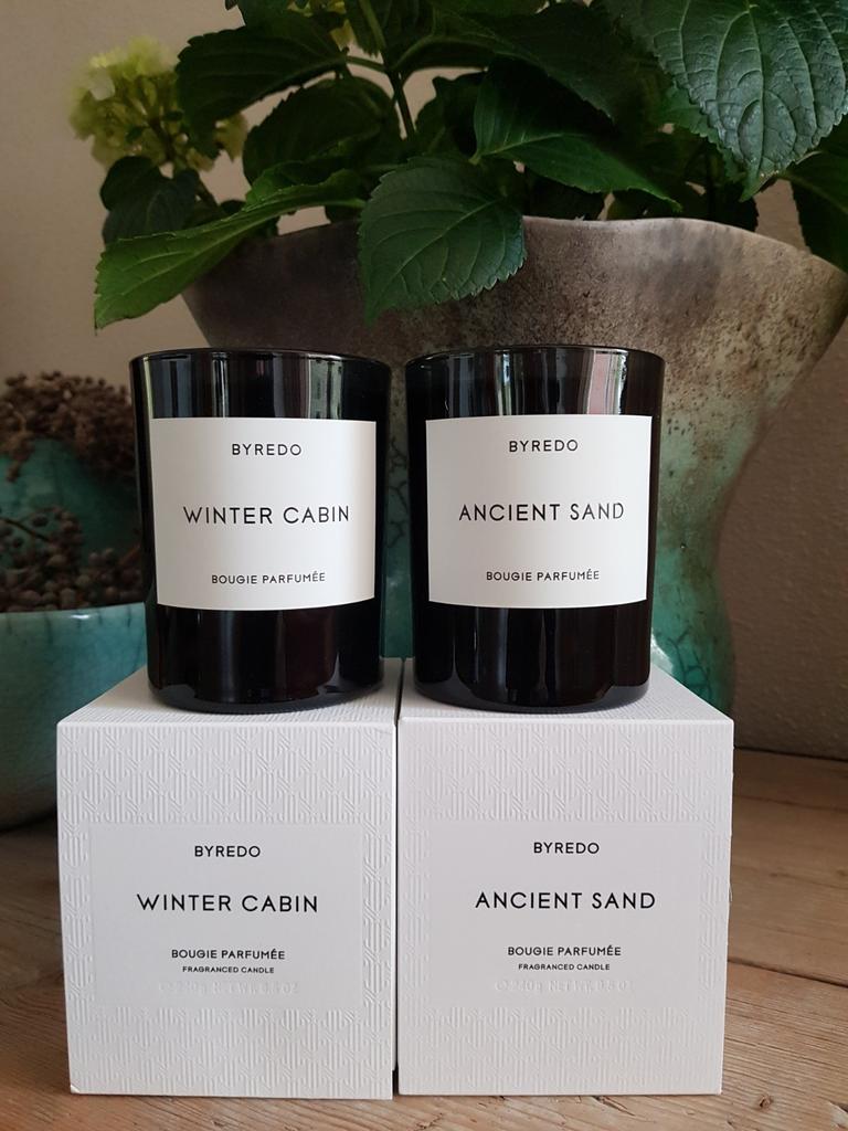 Byredo kaars Winter Cabin/ Ancient Sand 240 gram, Ophalen of Verzenden, Nieuw, Overige materialen, Minder dan 25 cm