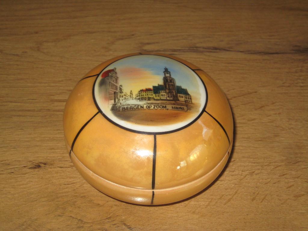 dekselpotje bergen op zoom (vlgnr 2) markt (souvenir), Antiek en Kunst, Ophalen of Verzenden
