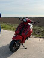 Vespa sprint 150cc 2 takt, Fietsen en Brommers, Scooters | Vespa, Ophalen, Zo goed als nieuw, Benzine
