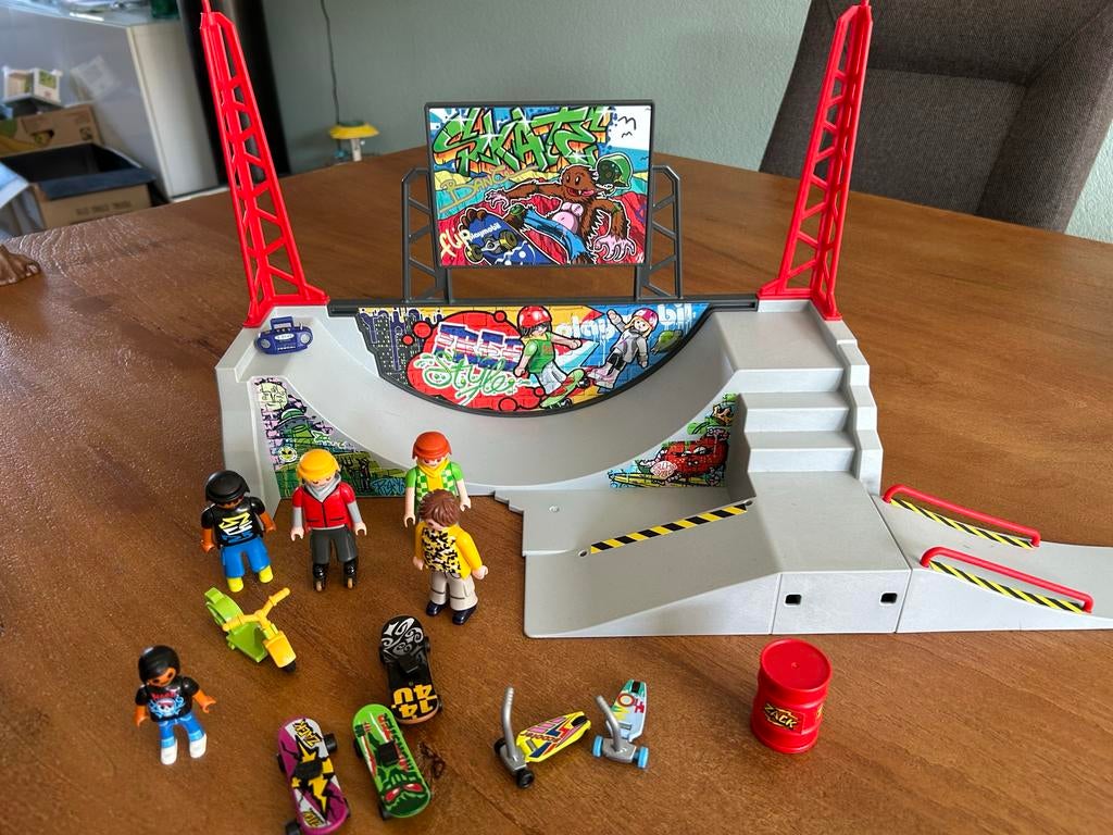 Playmobil skatebaan met poppetjes en skateboards, Ophalen, Gebruikt, Complete set