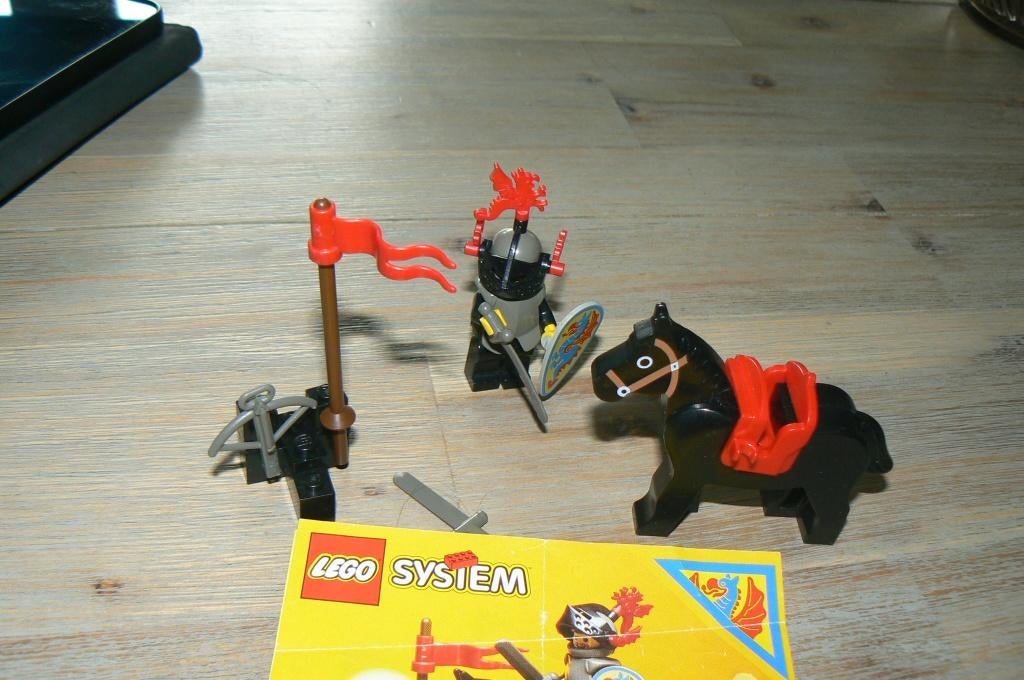 Te koop: Lego Black Knight 6009 met boekje, Kinderen en Baby's, Speelgoed | Duplo en Lego, Ophalen of Verzenden, Gebruikt, Compleet