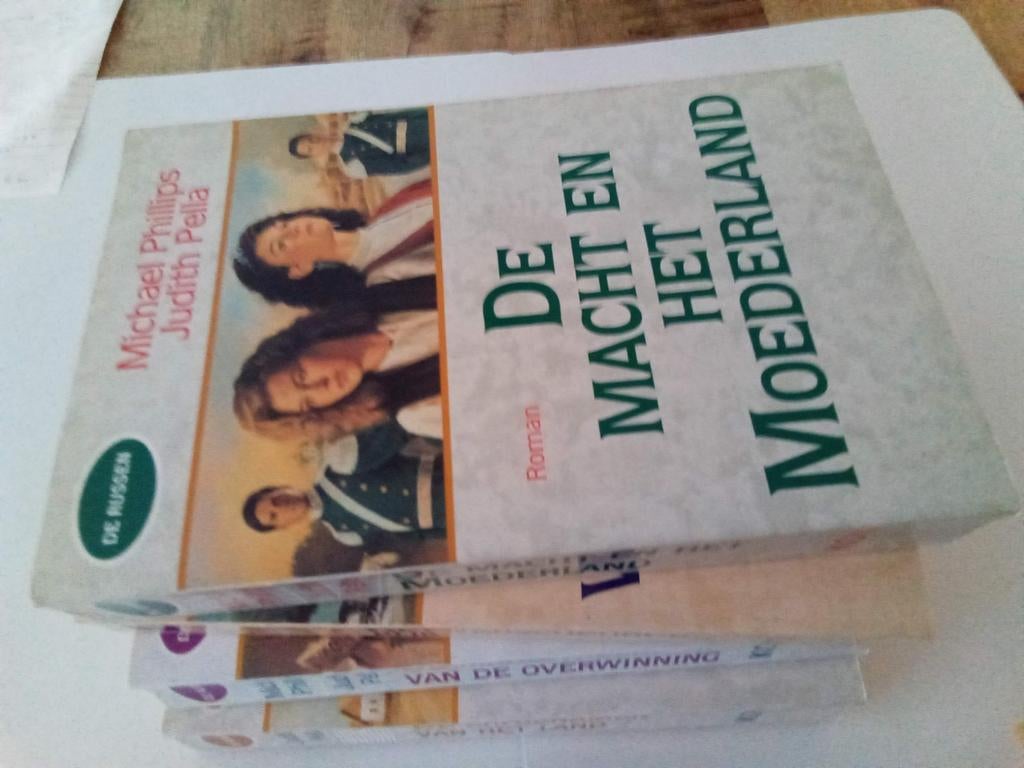 Serie - De Russen 4 dl. ( Judith Pella & Michael Phillips, Ophalen of Verzenden, Zo goed als nieuw