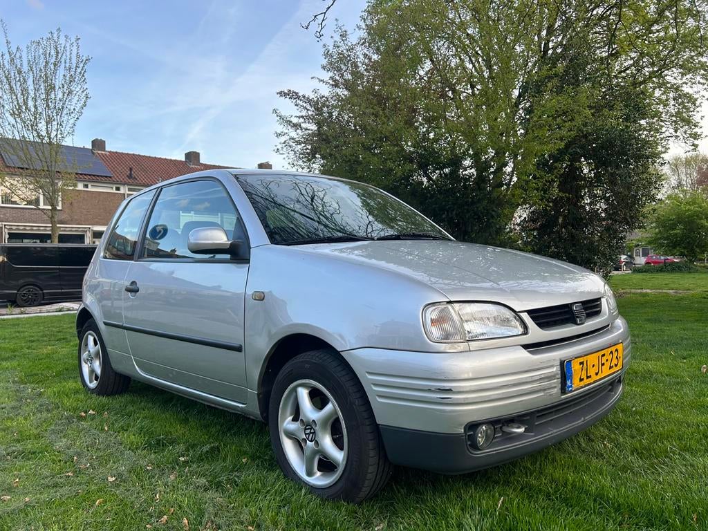 Seat Arosa 1.4 44KW AUT 1999 Grijs !!automaat!!, Auto's, Seat, 450 kg, 31 €/maand, 4 stoelen, Origineel Nederlands