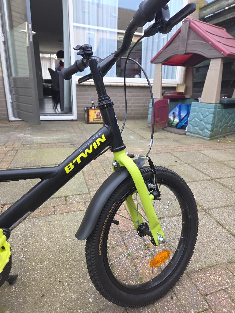 Jongenfiets B'twin, Ophalen, Zijwieltjes, 16 tot 20 inch, Zo goed als nieuw