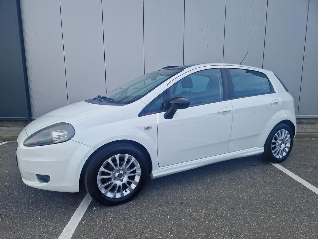 Fiat Grande Punto 1.4 NeroBianco Airco (bj 2010), Auto's, Voorwielaandrijving, Stof, 4 cilinders, 400 kg
