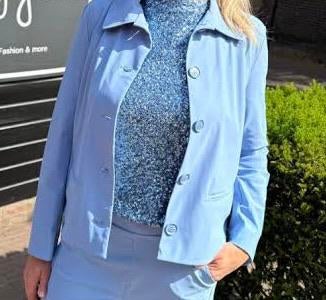 Studio Anneloes mid blue Clairy jasje travelstof mt L, Ophalen of Verzenden, Zo goed als nieuw, Maat 42/44 (L), Blauw