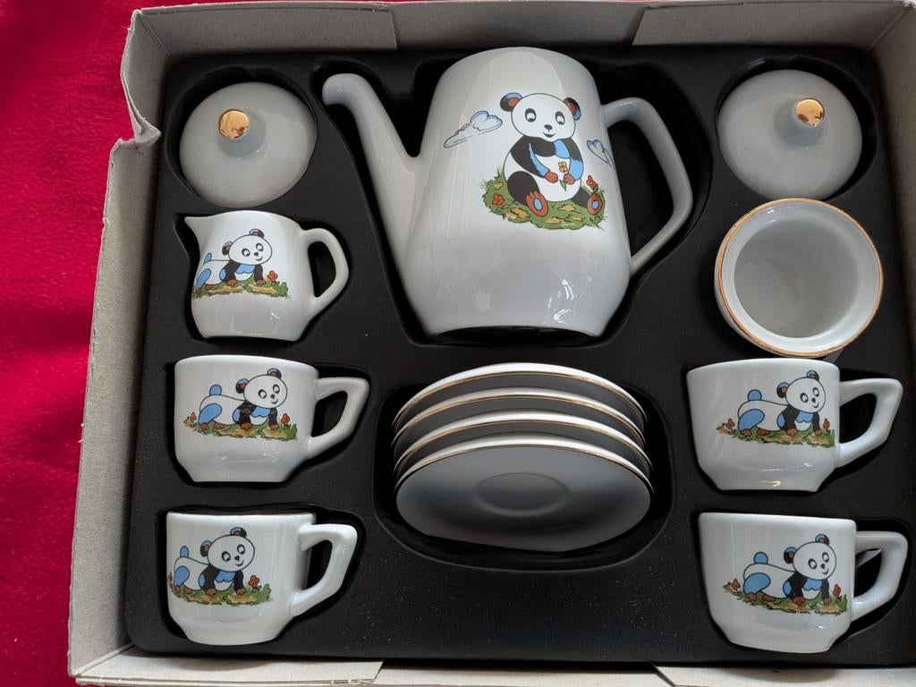 Douwe Egberts kinderserviesje poppenserviesje pandabeer 1993, Ophalen of Verzenden, Nieuw
