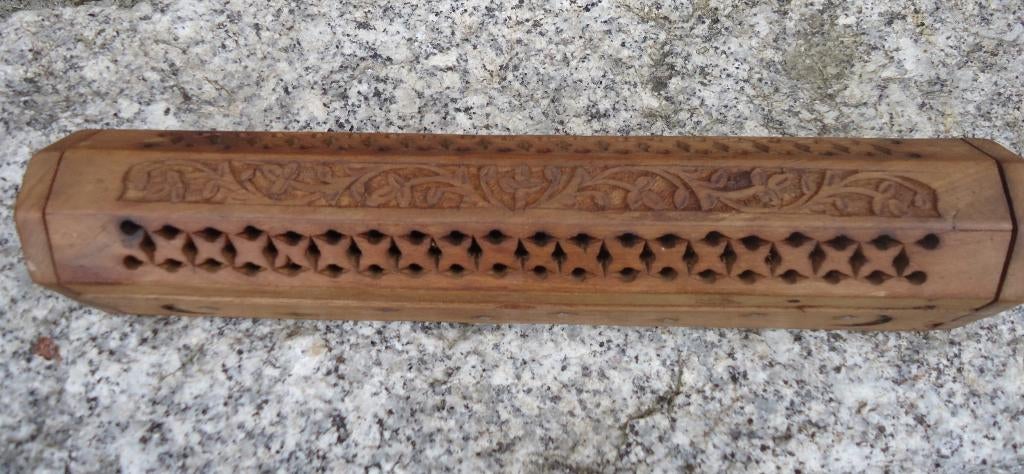 Wierook stokjes brander / bewaardoos - Hout- Woonaccessoires, Antiek en Kunst, Overige onderwerpen, Houtsnijwerk, Ophalen of Verzenden