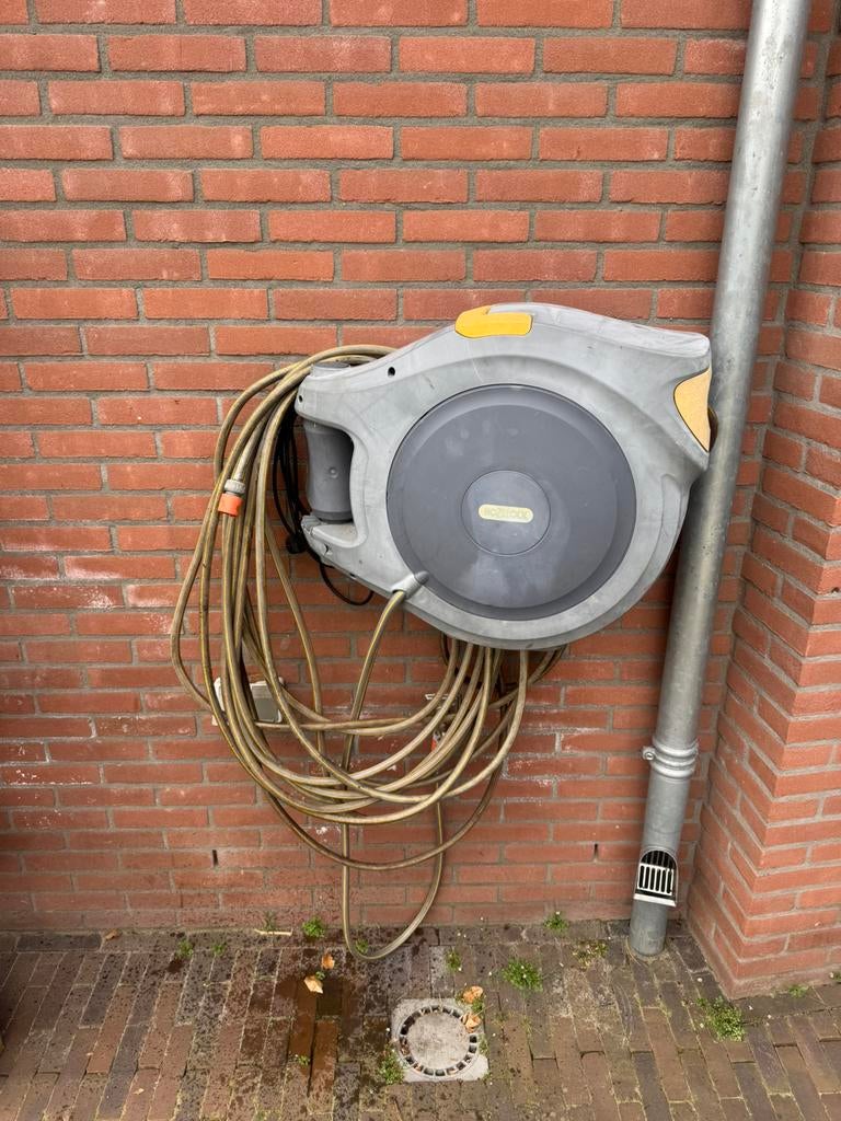 Hozelock wandslangenbox 25m, rolt niet meer automatisch op., Tuin en Terras, Tuinslangen, Ophalen, Gebruikt