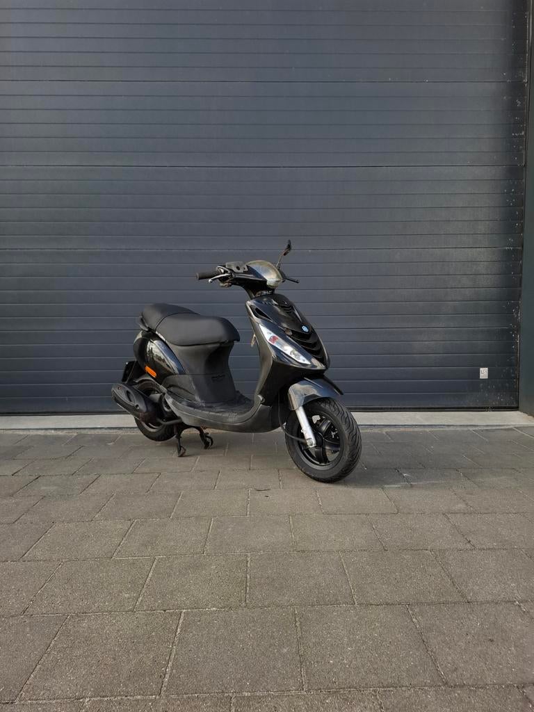 Piaggio zip 50cc 4takt opknapper!, Fietsen en Brommers, Scooters | Piaggio, Ophalen, Gebruikt, Zip, Benzine
