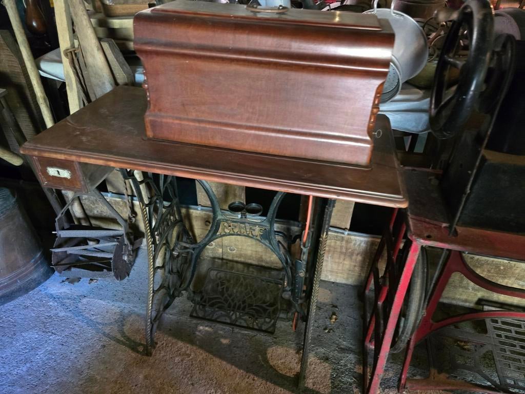 Antieke naaimachine van Pfaff, Antiek en Kunst, Antiek | Naaimachines, Ophalen