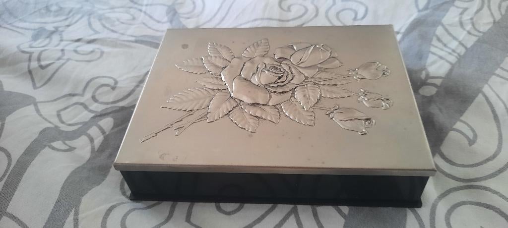 sigaren/sigaretten doos met afneembaar deksel, Ophalen of Verzenden, Zo goed als nieuw, Tabaksdoos of Verpakking