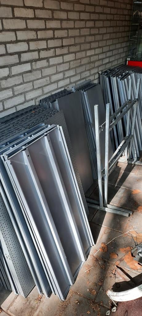 Veel stellingmateriaal inclusief haken , staanders en toebeh, Ophalen