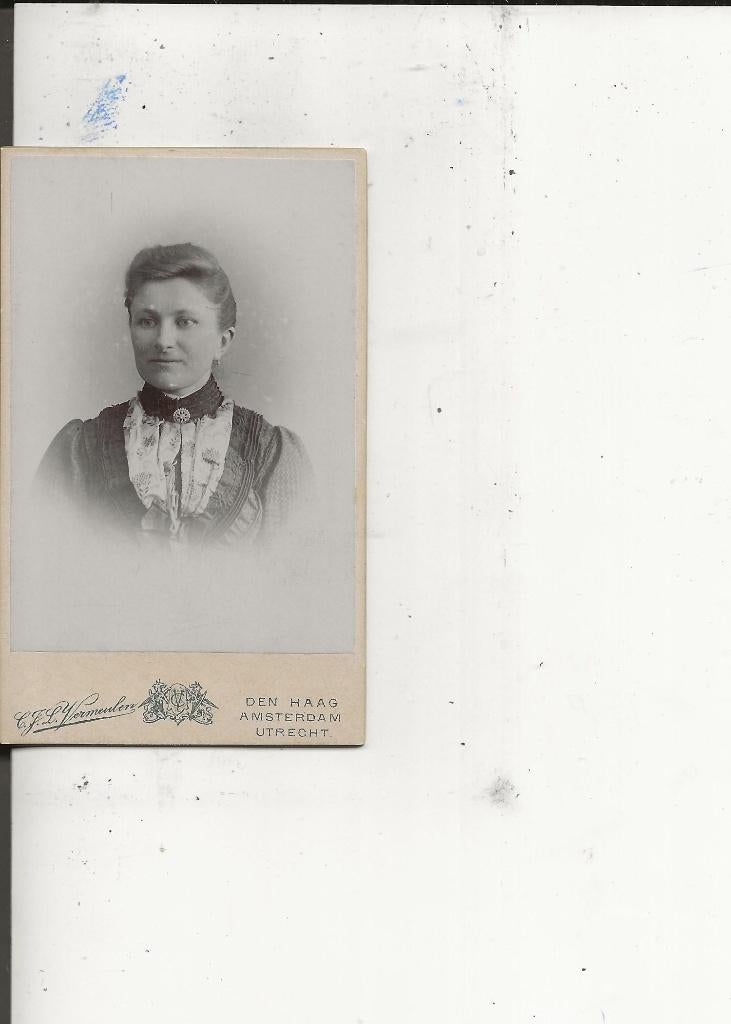 cdV Dame met blik in de verte Vermeulen Den Haag, Ophalen of Verzenden, Voor 1920, Ongelopen, Zuid-Holland
