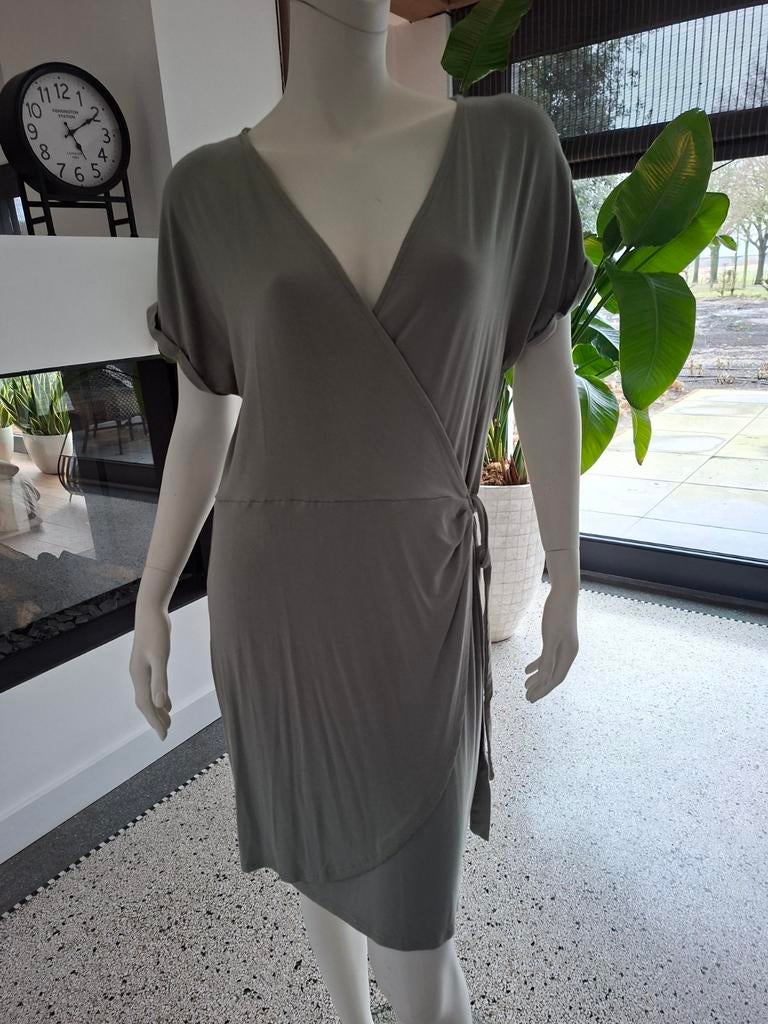 Zacht groen jurkje zomerjurk overslag wrap M 38 40 korte mou, Kleding | Dames, Jurken, Maat 38/40 (M), Rainbow, Ophalen of Verzenden