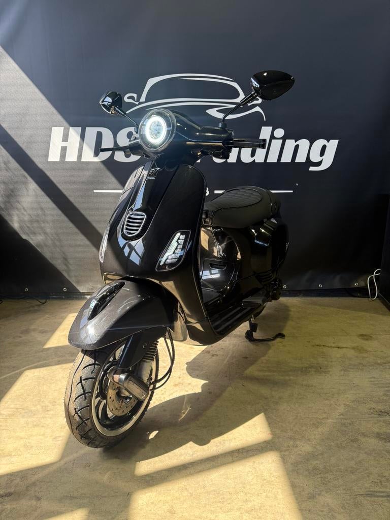 Vespa LX 80cc 4T2V Black on Black Mono LVL10 Akrapovic, Fietsen en Brommers, Scooters | Vespa, Ophalen, Maximaal 45 km/u, Zo goed als nieuw