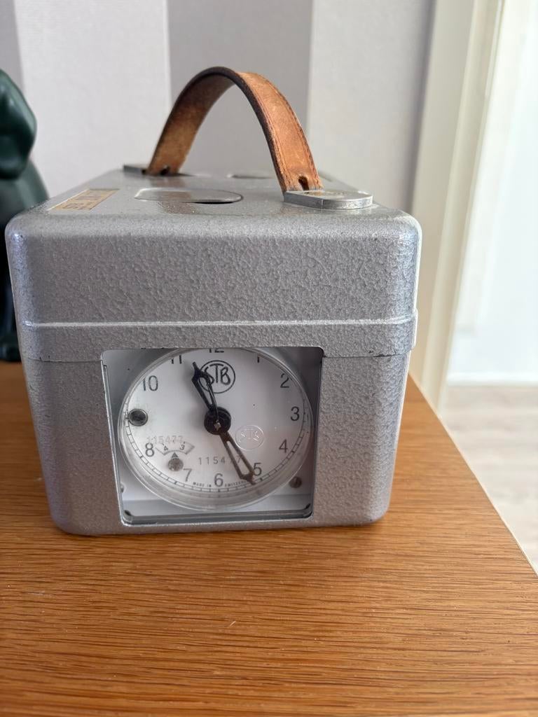 Goed werkende NPO Duivenklok - Officieel STB Model, Postduif