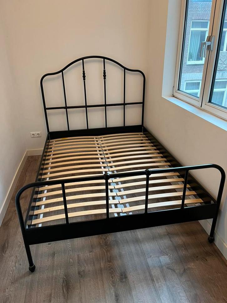 Ikea sagstua bedframe met lattenbodem 140x200cm, Huis en Inrichting, Slaapkamer | Bedden, Zo goed als nieuw, Tweepersoons, 140 cm