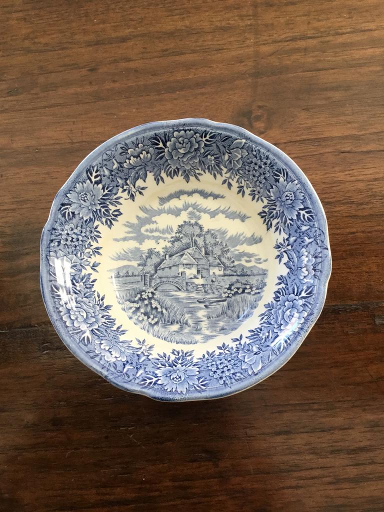 Salem China Co. Olde Staffordshire 'Colonial Village' kom, Huis en Inrichting, Keuken | Servies, Gebruikt, Keramiek, Ophalen of Verzenden