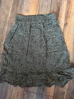 Leuke groene rok Pigalle (Only) - knielengte, Ophalen of Verzenden, Zo goed als nieuw, Knielengte, Maat 36 (S)