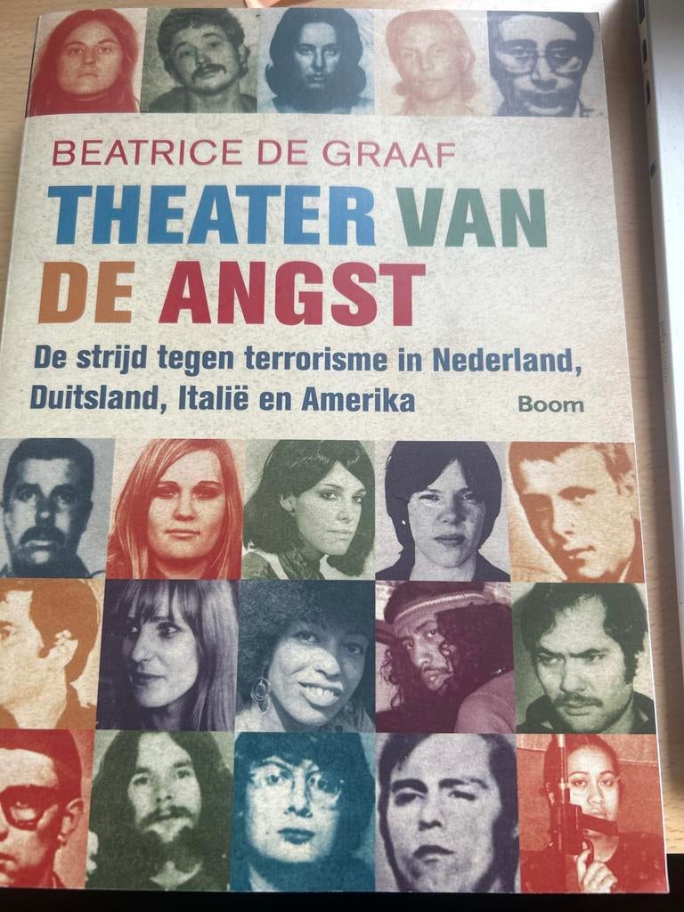 Theater van de Angst - Beatrice de Graaf, Ophalen of Verzenden, Zo goed als nieuw