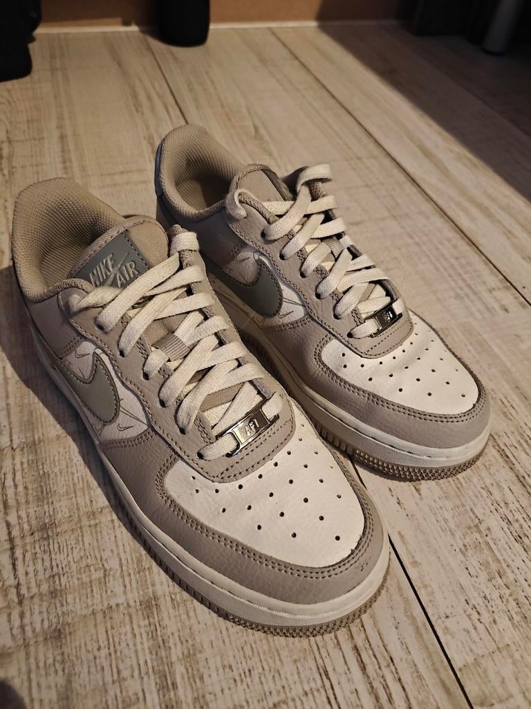 Nike Air Force 1 sneakers grijs/wit, mini swoosh, 37,5, Wit, Nike, Ophalen of Verzenden, Zo goed als nieuw